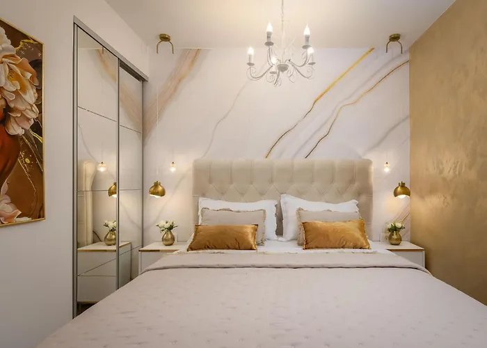 Next To The Daire Makarska